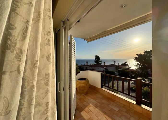 Seafront Private Neos Marmaras